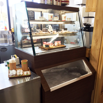 カフェ 喫茶店 業務用冷蔵ショーケースの製造販売 及川工業